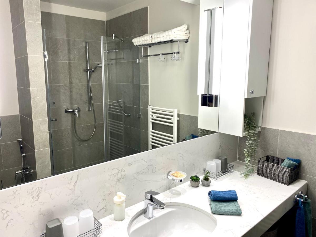 Atrium Apartman Heviz Mit Panoramaterrasse Und Tiefgarage エクステリア 写真