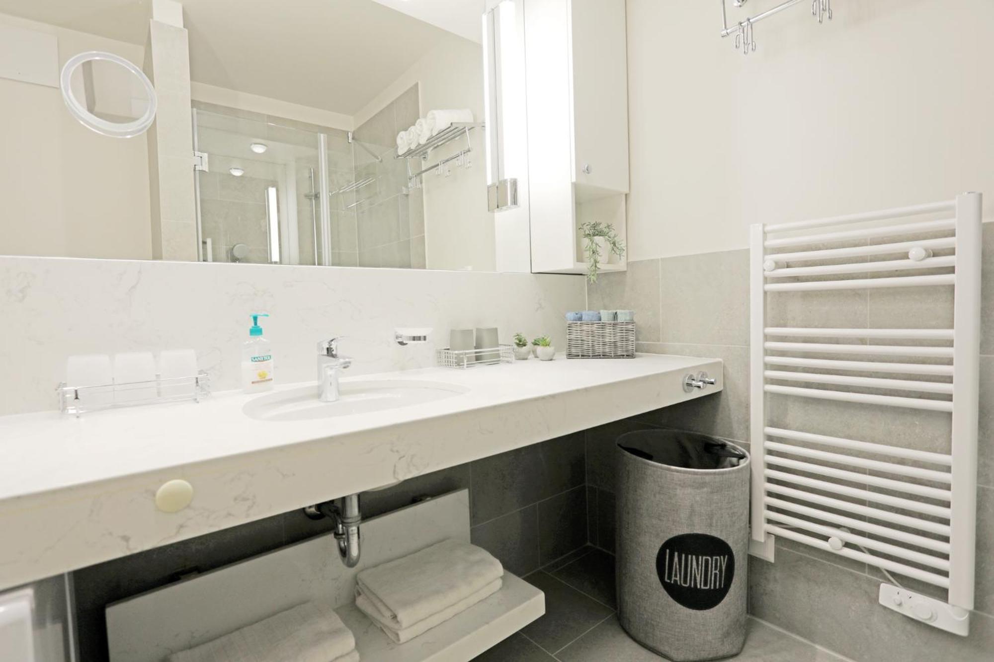 Atrium Apartman Heviz Mit Panoramaterrasse Und Tiefgarage エクステリア 写真